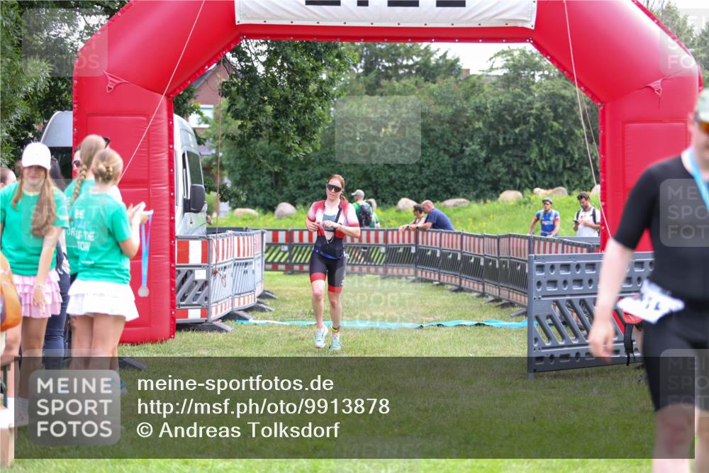 21.06.2026 - 29. Vierlanden-Triathlon Andreas Tolksdorf http://msf.ph/oto/9913878 21.06.2026 11:16:24 Ziel 449, 609 meine-sportfotos.de