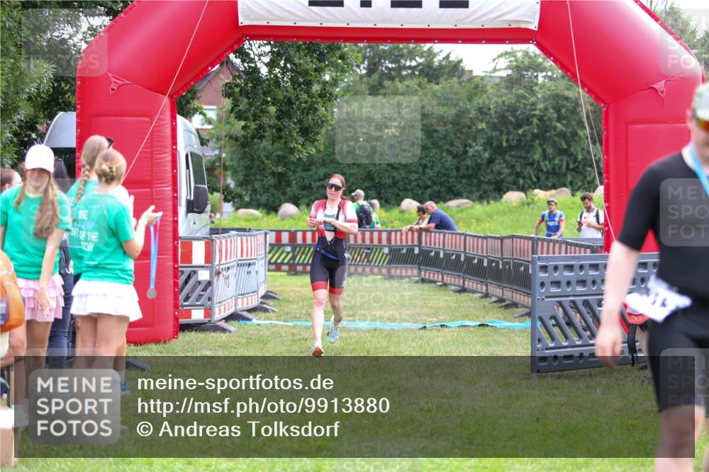 21.06.2026 - 29. Vierlanden-Triathlon Andreas Tolksdorf http://msf.ph/oto/9913880 21.06.2026 11:16:24 Ziel 449, 609 meine-sportfotos.de