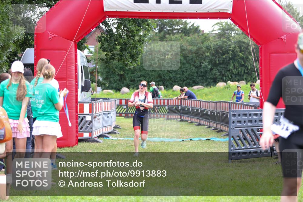 21.06.2026 - 29. Vierlanden-Triathlon Andreas Tolksdorf http://msf.ph/oto/9913883 21.06.2026 11:16:24 Ziel 449, 609 meine-sportfotos.de