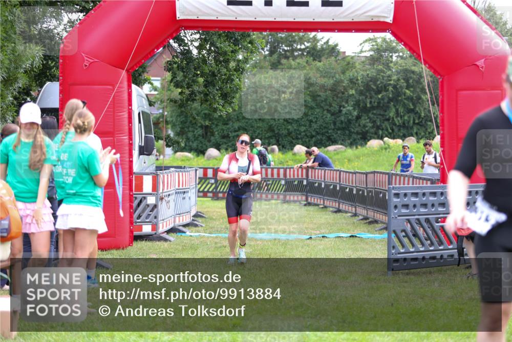 21.06.2026 - 29. Vierlanden-Triathlon Andreas Tolksdorf http://msf.ph/oto/9913884 21.06.2026 11:16:24 Ziel 449, 609 meine-sportfotos.de