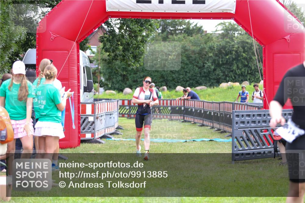 21.06.2026 - 29. Vierlanden-Triathlon Andreas Tolksdorf http://msf.ph/oto/9913885 21.06.2026 11:16:24 Ziel 449, 609 meine-sportfotos.de