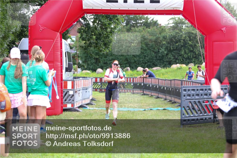 21.06.2026 - 29. Vierlanden-Triathlon Andreas Tolksdorf http://msf.ph/oto/9913886 21.06.2026 11:16:25 Ziel 449, 609 meine-sportfotos.de