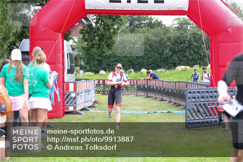 21.06.2026 - 29. Vierlanden-Triathlon Andreas Tolksdorf http://msf.ph/oto/9913887 21.06.2026 11:16:25 Ziel 449, 609 meine-sportfotos.de