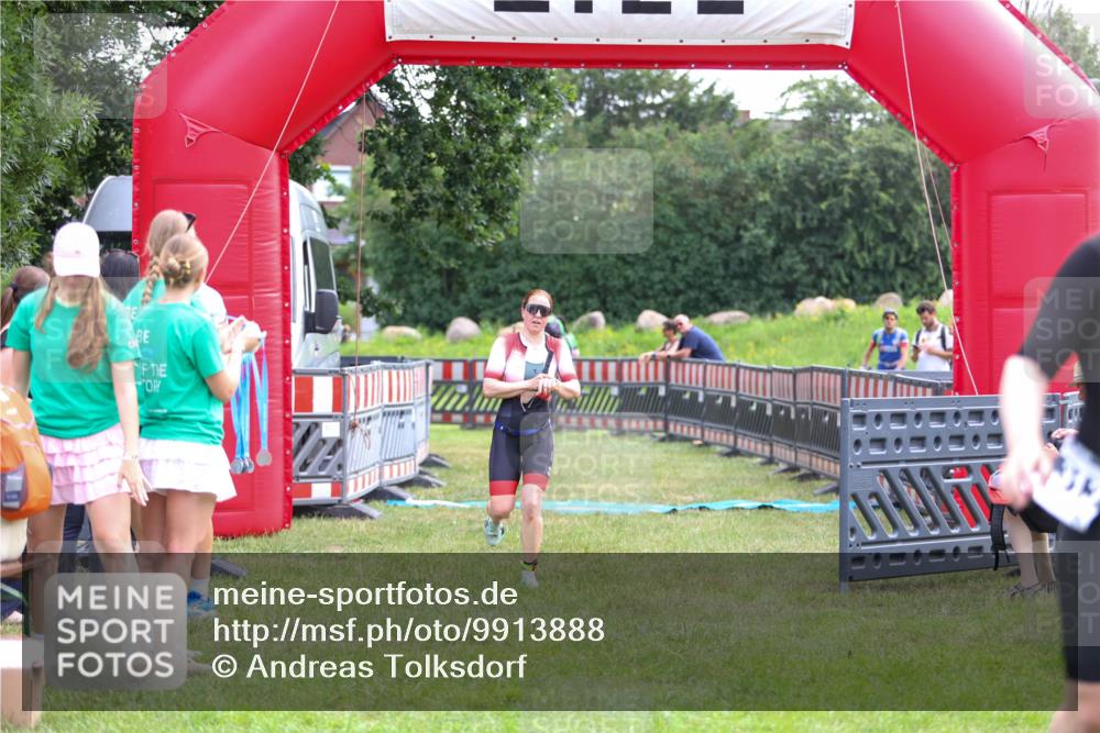 21.06.2026 - 29. Vierlanden-Triathlon Andreas Tolksdorf http://msf.ph/oto/9913888 21.06.2026 11:16:25 Ziel 449, 609 meine-sportfotos.de