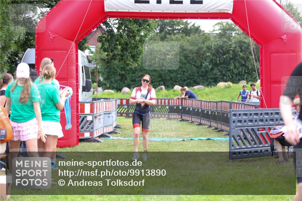 21.06.2026 - 29. Vierlanden-Triathlon Andreas Tolksdorf http://msf.ph/oto/9913890 21.06.2026 11:16:25 Ziel 449, 609 meine-sportfotos.de