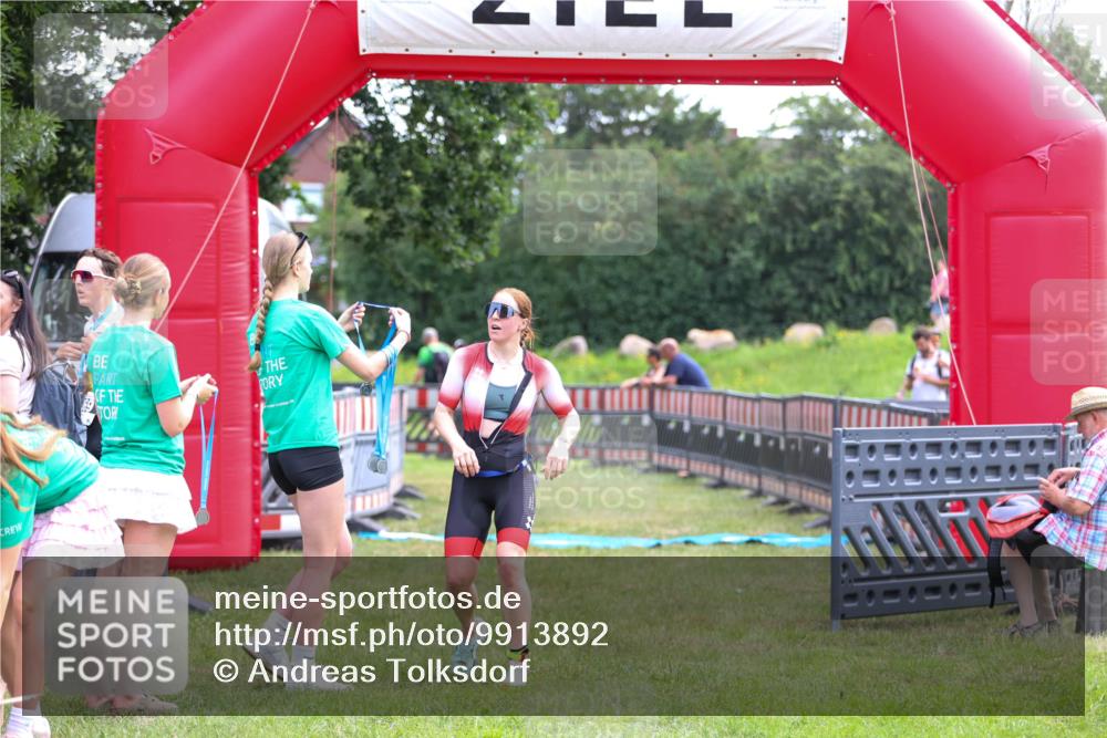 21.06.2026 - 29. Vierlanden-Triathlon Andreas Tolksdorf http://msf.ph/oto/9913892 21.06.2026 11:16:26 Ziel 449, 609 meine-sportfotos.de