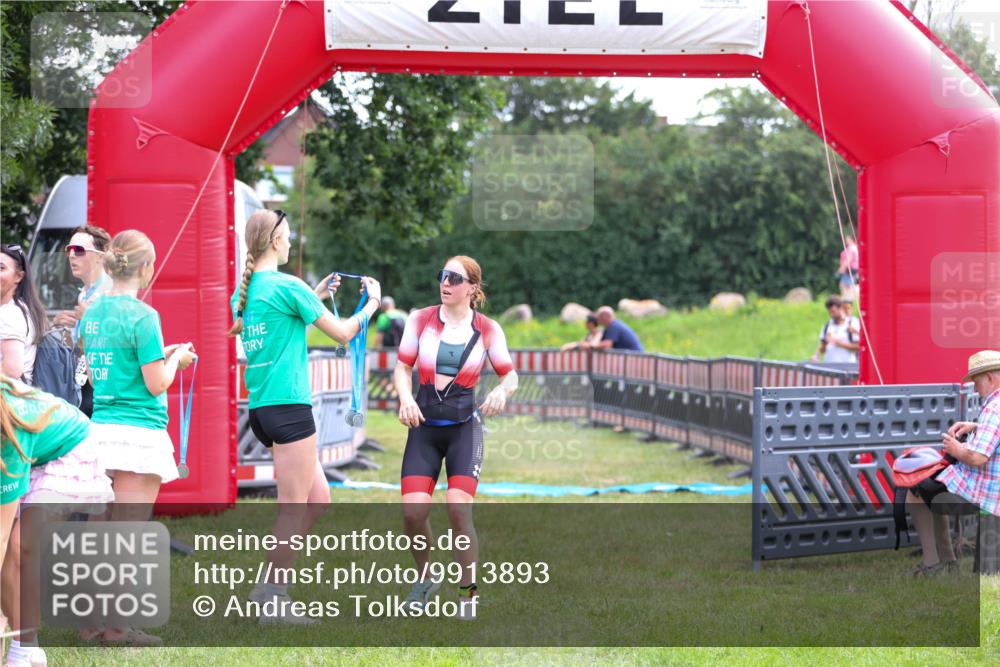 21.06.2026 - 29. Vierlanden-Triathlon Andreas Tolksdorf http://msf.ph/oto/9913893 21.06.2026 11:16:26 Ziel 449, 609 meine-sportfotos.de