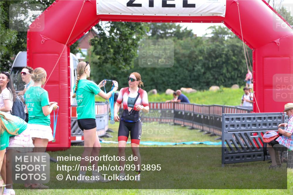 21.06.2026 - 29. Vierlanden-Triathlon Andreas Tolksdorf http://msf.ph/oto/9913895 21.06.2026 11:16:27 Ziel 449, 474, 609 meine-sportfotos.de