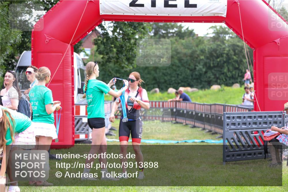 21.06.2026 - 29. Vierlanden-Triathlon Andreas Tolksdorf http://msf.ph/oto/9913898 21.06.2026 11:16:27 Ziel 449, 474, 609 meine-sportfotos.de