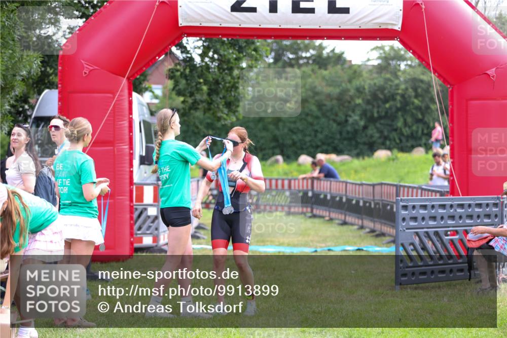 21.06.2026 - 29. Vierlanden-Triathlon Andreas Tolksdorf http://msf.ph/oto/9913899 21.06.2026 11:16:27 Ziel 449, 474, 609 meine-sportfotos.de