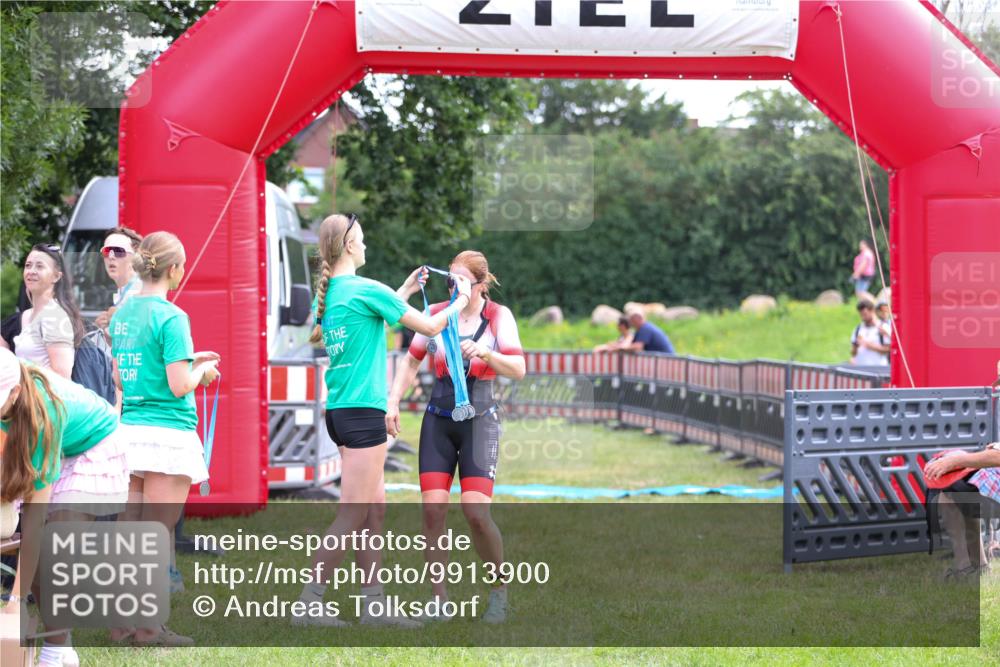 21.06.2026 - 29. Vierlanden-Triathlon Andreas Tolksdorf http://msf.ph/oto/9913900 21.06.2026 11:16:27 Ziel 449, 474, 609 meine-sportfotos.de
