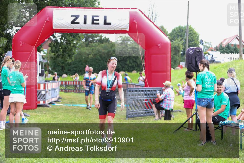 21.06.2026 - 29. Vierlanden-Triathlon Andreas Tolksdorf http://msf.ph/oto/9913901 21.06.2026 11:16:34 Ziel 347, 449, 474 meine-sportfotos.de