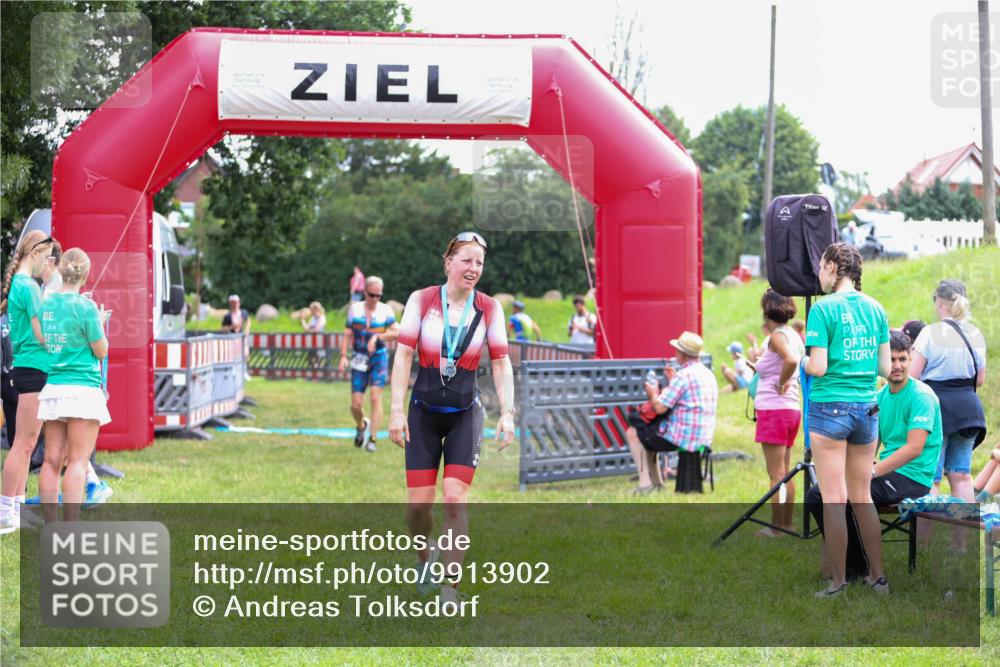 21.06.2026 - 29. Vierlanden-Triathlon Andreas Tolksdorf http://msf.ph/oto/9913902 21.06.2026 11:16:34 Ziel 347, 449, 474 meine-sportfotos.de