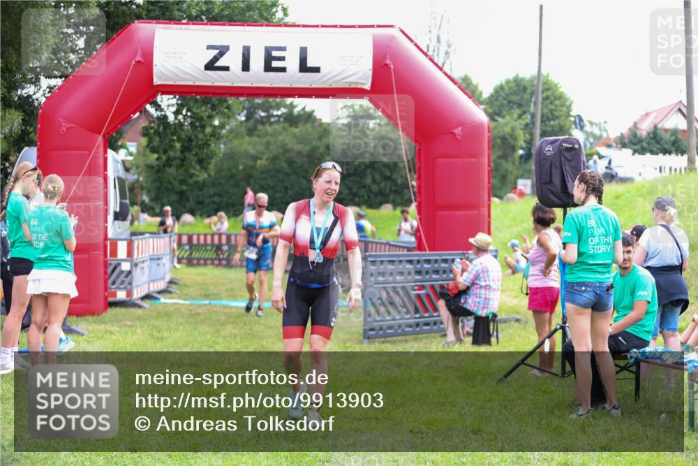 21.06.2026 - 29. Vierlanden-Triathlon Andreas Tolksdorf http://msf.ph/oto/9913903 21.06.2026 11:16:34 Ziel 347, 449, 474 meine-sportfotos.de