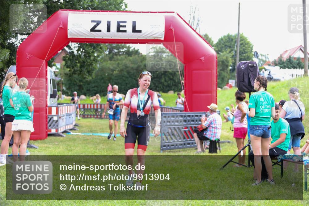 21.06.2026 - 29. Vierlanden-Triathlon Andreas Tolksdorf http://msf.ph/oto/9913904 21.06.2026 11:16:34 Ziel 347, 449, 474 meine-sportfotos.de