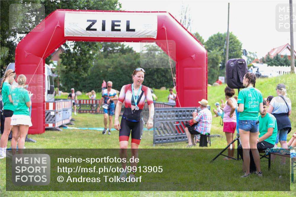 21.06.2026 - 29. Vierlanden-Triathlon Andreas Tolksdorf http://msf.ph/oto/9913905 21.06.2026 11:16:34 Ziel 347, 449, 474 meine-sportfotos.de