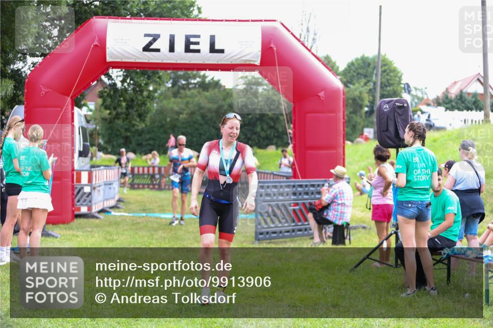 21.06.2026 - 29. Vierlanden-Triathlon Andreas Tolksdorf http://msf.ph/oto/9913906 21.06.2026 11:16:34 Ziel 347, 449, 474 meine-sportfotos.de