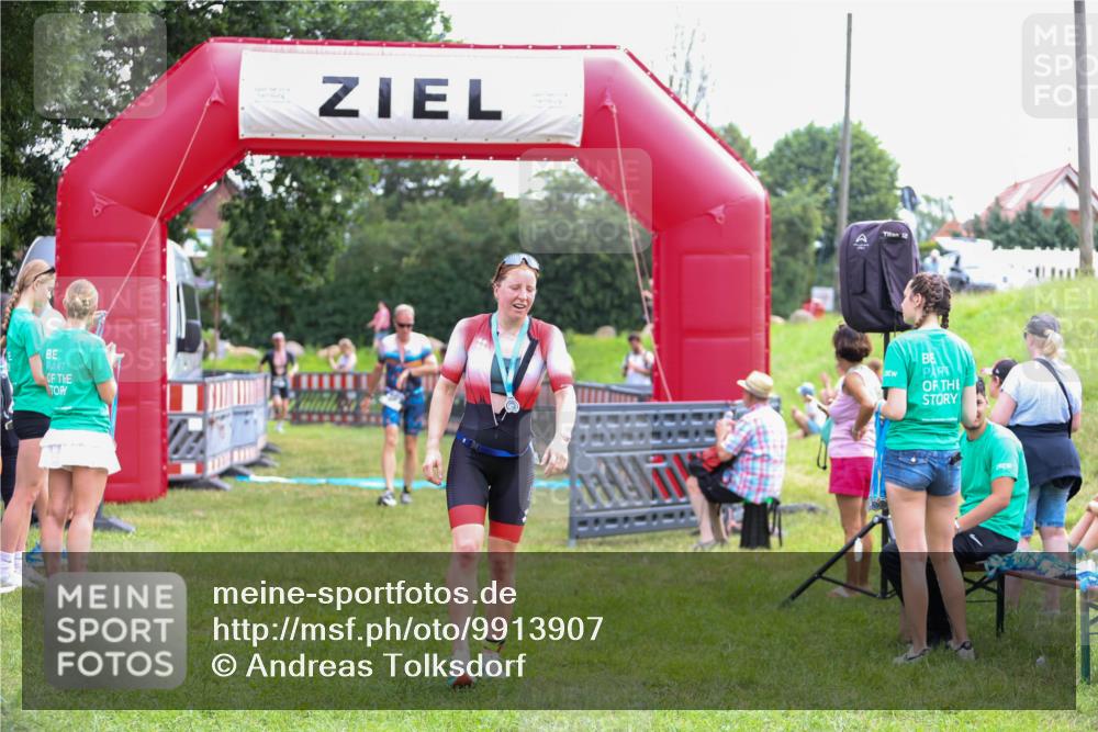 21.06.2026 - 29. Vierlanden-Triathlon Andreas Tolksdorf http://msf.ph/oto/9913907 21.06.2026 11:16:34 Ziel 347, 449, 474 meine-sportfotos.de