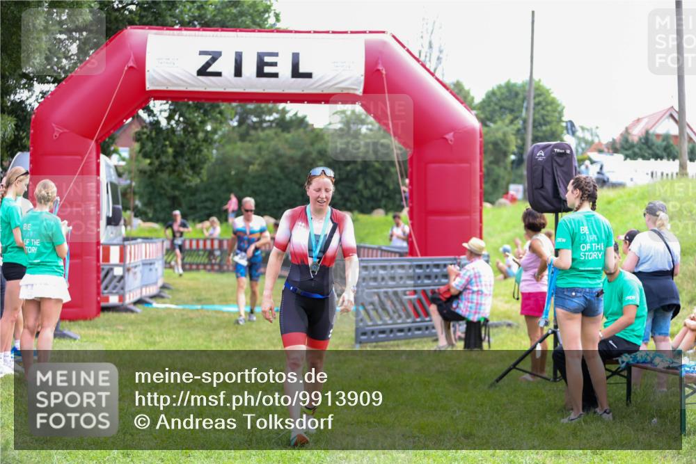21.06.2026 - 29. Vierlanden-Triathlon Andreas Tolksdorf http://msf.ph/oto/9913909 21.06.2026 11:16:34 Ziel 347, 449, 474 meine-sportfotos.de