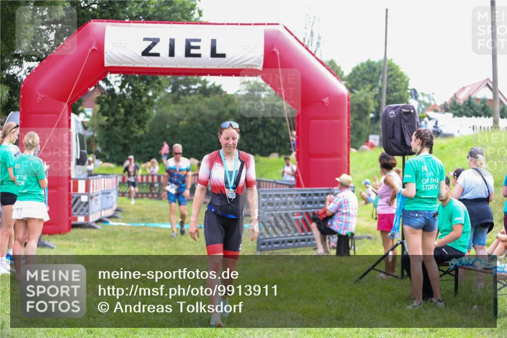 21.06.2026 - 29. Vierlanden-Triathlon Andreas Tolksdorf http://msf.ph/oto/9913911 21.06.2026 11:16:34 Ziel 347, 449, 474 meine-sportfotos.de