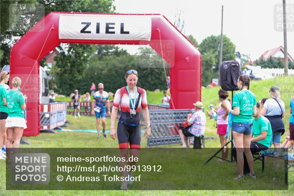 21.06.2026 - 29. Vierlanden-Triathlon Andreas Tolksdorf http://msf.ph/oto/9913912 21.06.2026 11:16:34 Ziel 347, 449, 474 meine-sportfotos.de