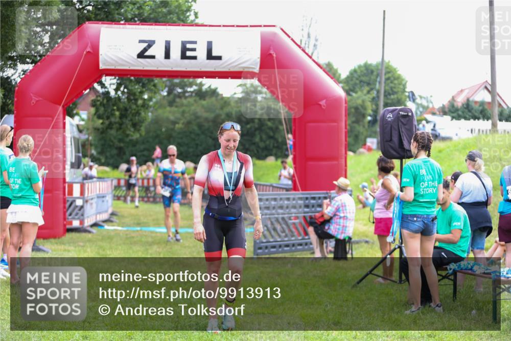 21.06.2026 - 29. Vierlanden-Triathlon Andreas Tolksdorf http://msf.ph/oto/9913913 21.06.2026 11:16:34 Ziel 347, 449, 474 meine-sportfotos.de