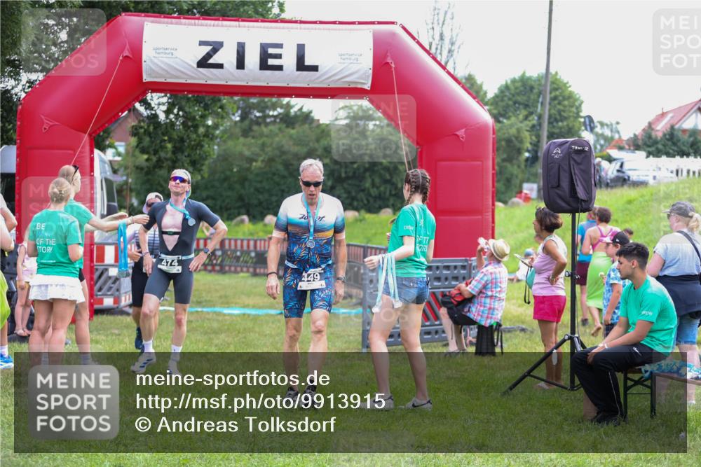 21.06.2026 - 29. Vierlanden-Triathlon Andreas Tolksdorf http://msf.ph/oto/9913915 21.06.2026 11:16:43 Ziel 347, 474 meine-sportfotos.de