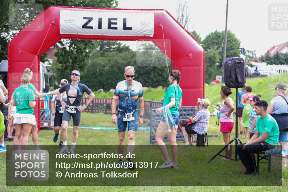 21.06.2026 - 29. Vierlanden-Triathlon Andreas Tolksdorf http://msf.ph/oto/9913917 21.06.2026 11:16:43 Ziel 347, 474 meine-sportfotos.de