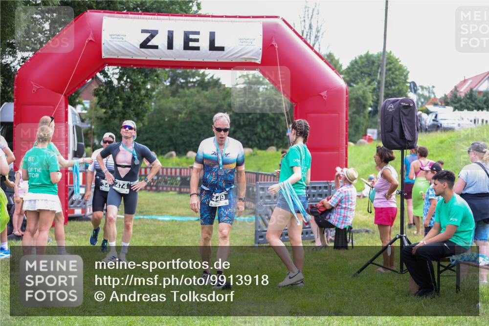 21.06.2026 - 29. Vierlanden-Triathlon Andreas Tolksdorf http://msf.ph/oto/9913918 21.06.2026 11:16:43 Ziel 347, 474 meine-sportfotos.de