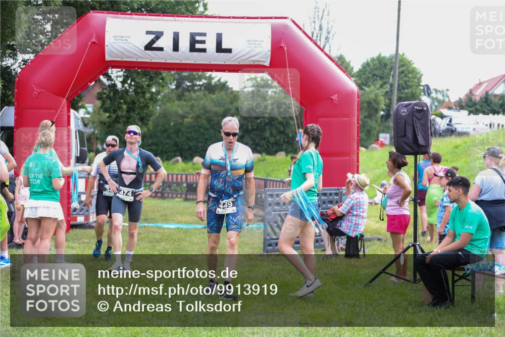21.06.2026 - 29. Vierlanden-Triathlon Andreas Tolksdorf http://msf.ph/oto/9913919 21.06.2026 11:16:43 Ziel 347, 474 meine-sportfotos.de