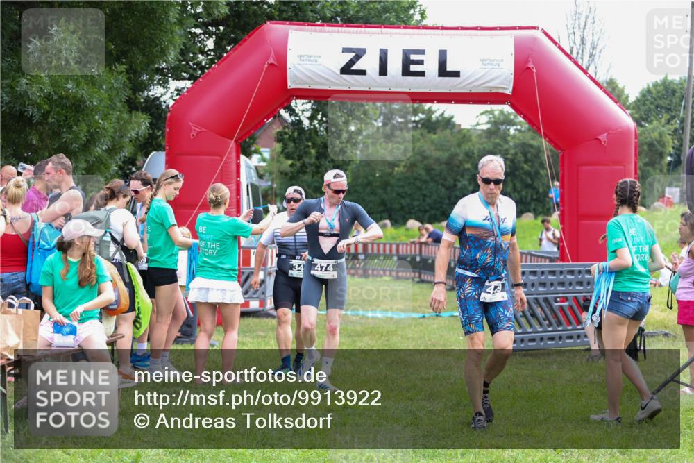 21.06.2026 - 29. Vierlanden-Triathlon Andreas Tolksdorf http://msf.ph/oto/9913922 21.06.2026 11:16:44 Ziel 347 meine-sportfotos.de