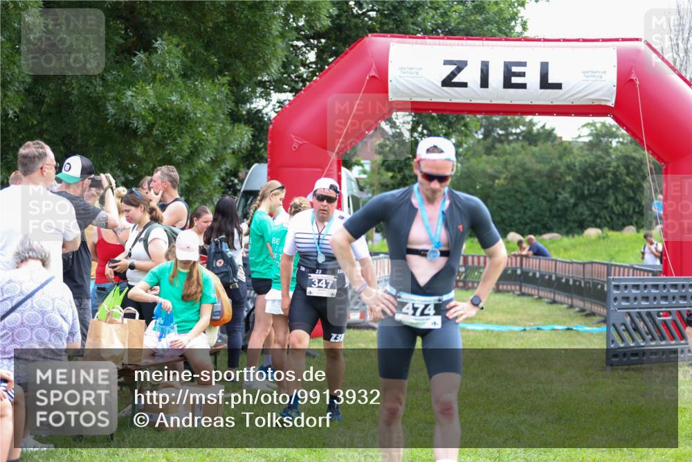 21.06.2026 - 29. Vierlanden-Triathlon Andreas Tolksdorf http://msf.ph/oto/9913932 21.06.2026 11:16:48 Ziel  meine-sportfotos.de