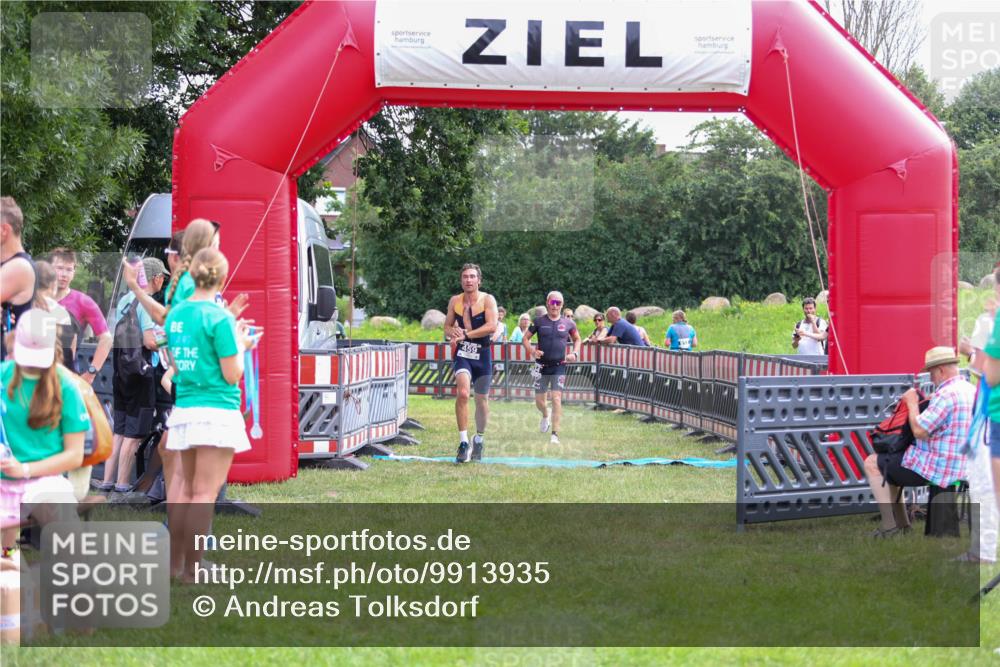 21.06.2026 - 29. Vierlanden-Triathlon Andreas Tolksdorf http://msf.ph/oto/9913935 21.06.2026 11:17:04 Ziel 434, 459 meine-sportfotos.de