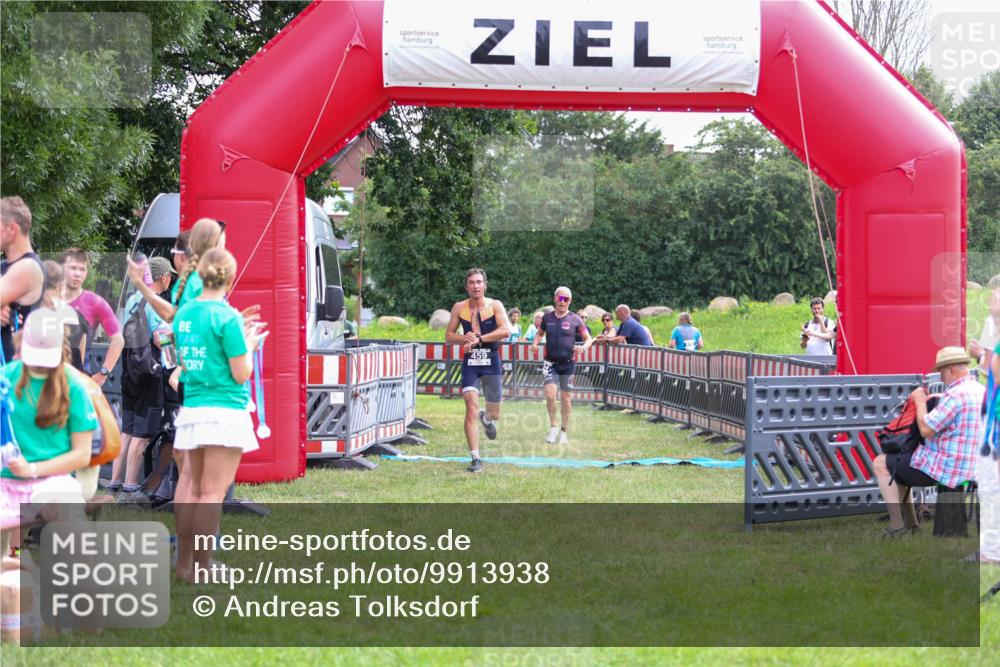 21.06.2026 - 29. Vierlanden-Triathlon Andreas Tolksdorf http://msf.ph/oto/9913938 21.06.2026 11:17:04 Ziel 434, 459 meine-sportfotos.de