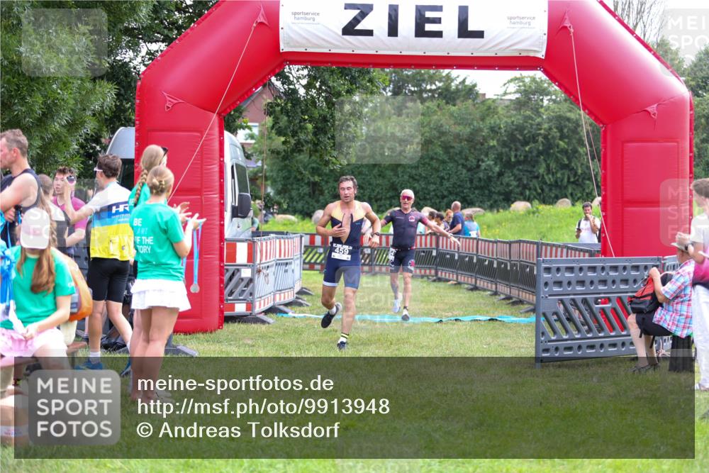 21.06.2026 - 29. Vierlanden-Triathlon Andreas Tolksdorf http://msf.ph/oto/9913948 21.06.2026 11:17:05 Ziel 434, 459 meine-sportfotos.de