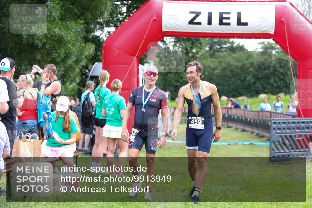 21.06.2026 - 29. Vierlanden-Triathlon Andreas Tolksdorf http://msf.ph/oto/9913949 21.06.2026 11:17:18 Ziel 410, 467 meine-sportfotos.de