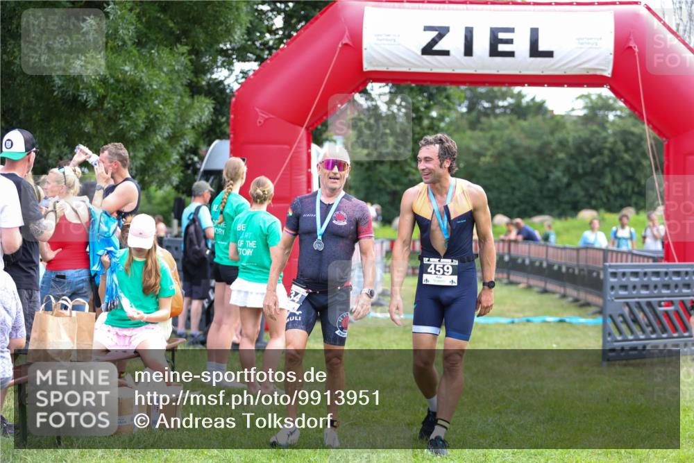 21.06.2026 - 29. Vierlanden-Triathlon Andreas Tolksdorf http://msf.ph/oto/9913951 21.06.2026 11:17:18 Ziel 410, 467 meine-sportfotos.de