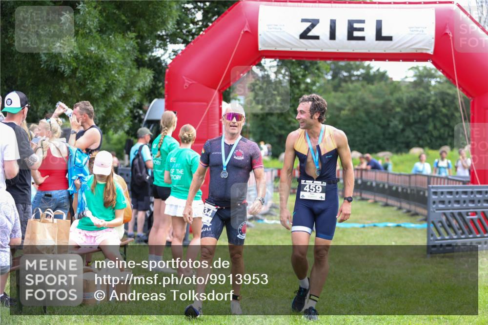21.06.2026 - 29. Vierlanden-Triathlon Andreas Tolksdorf http://msf.ph/oto/9913953 21.06.2026 11:17:18 Ziel 410, 467 meine-sportfotos.de