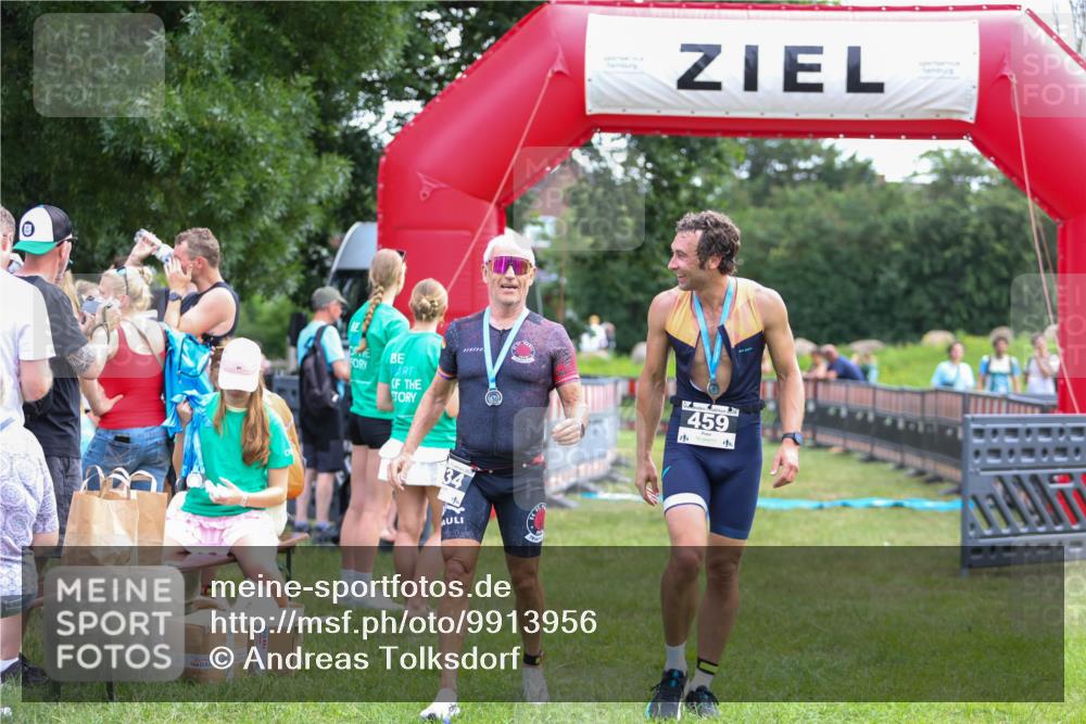 21.06.2026 - 29. Vierlanden-Triathlon Andreas Tolksdorf http://msf.ph/oto/9913956 21.06.2026 11:17:18 Ziel 410, 467 meine-sportfotos.de