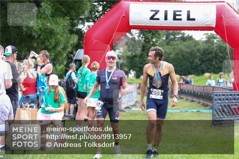 21.06.2026 - 29. Vierlanden-Triathlon Andreas Tolksdorf http://msf.ph/oto/9913957 21.06.2026 11:17:18 Ziel 410, 467 meine-sportfotos.de