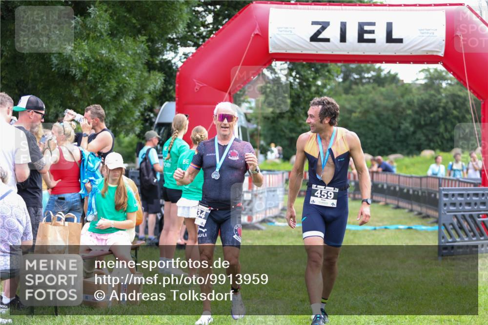 21.06.2026 - 29. Vierlanden-Triathlon Andreas Tolksdorf http://msf.ph/oto/9913959 21.06.2026 11:17:19 Ziel 410, 467 meine-sportfotos.de