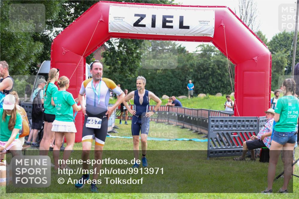 21.06.2026 - 29. Vierlanden-Triathlon Andreas Tolksdorf http://msf.ph/oto/9913971 21.06.2026 11:17:27 Ziel 397 meine-sportfotos.de