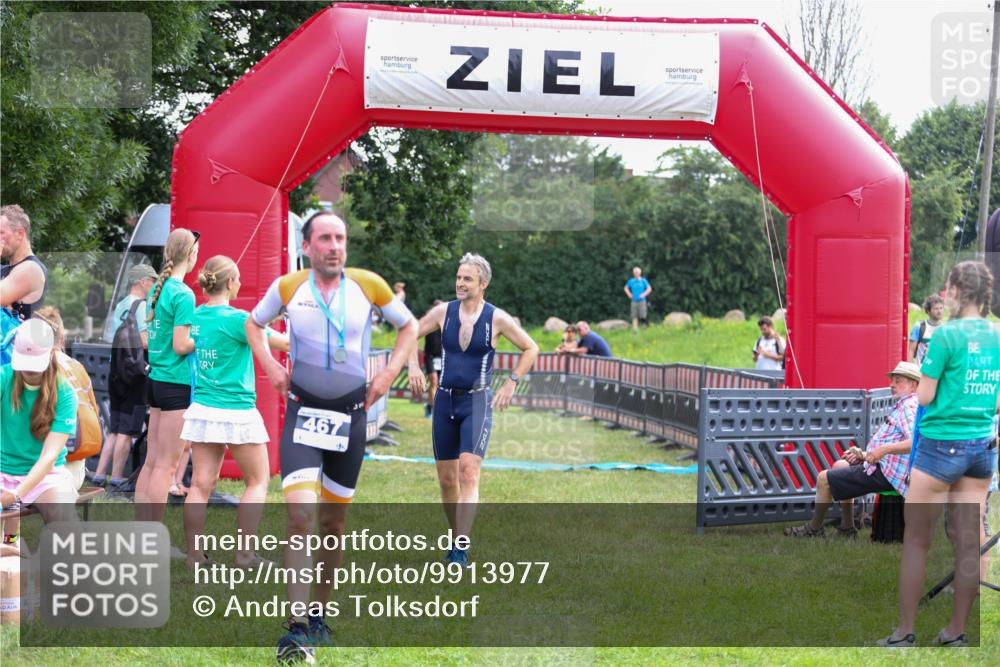 21.06.2026 - 29. Vierlanden-Triathlon Andreas Tolksdorf http://msf.ph/oto/9913977 21.06.2026 11:17:27 Ziel 397 meine-sportfotos.de