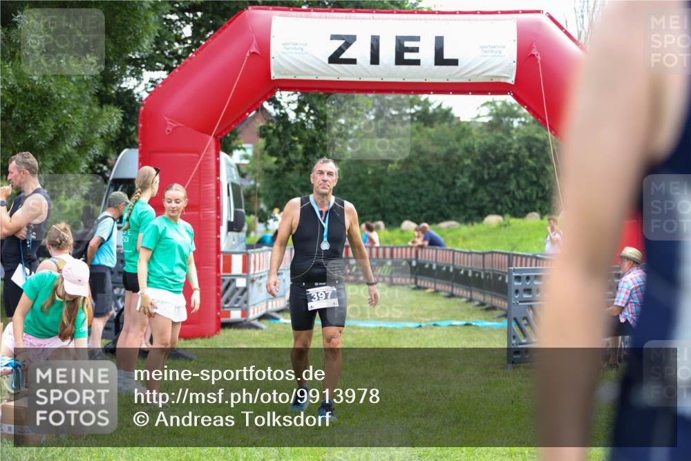 21.06.2026 - 29. Vierlanden-Triathlon Andreas Tolksdorf http://msf.ph/oto/9913978 21.06.2026 11:17:40 Ziel  meine-sportfotos.de