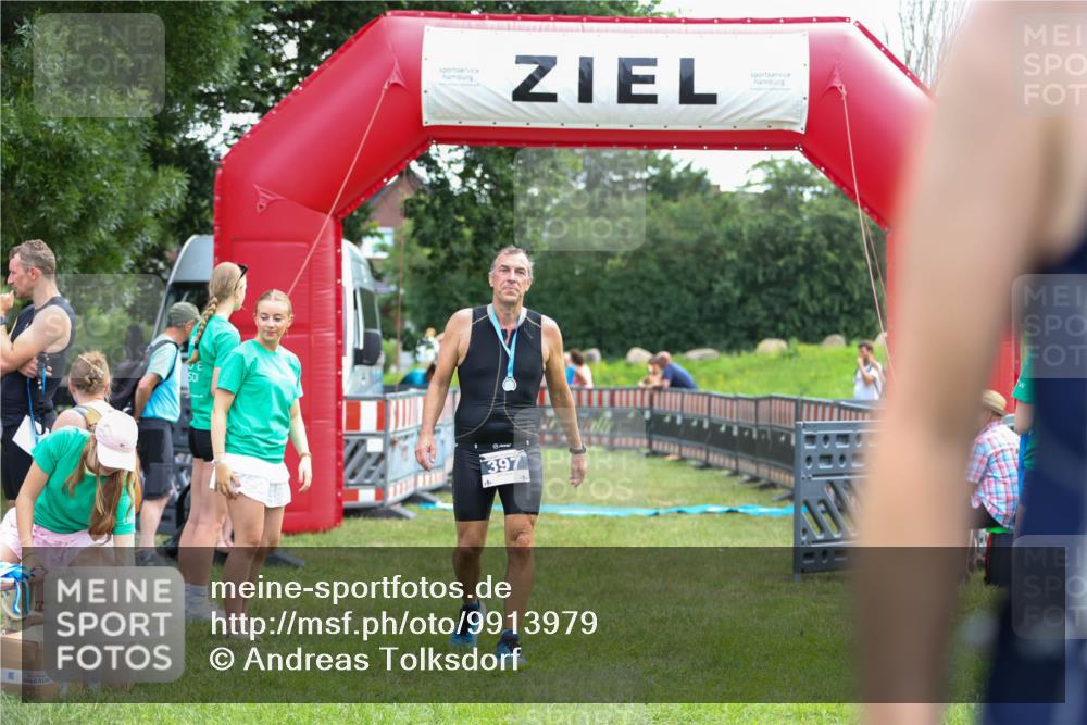 21.06.2026 - 29. Vierlanden-Triathlon Andreas Tolksdorf http://msf.ph/oto/9913979 21.06.2026 11:17:40 Ziel  meine-sportfotos.de