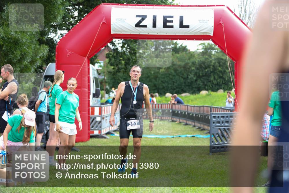 21.06.2026 - 29. Vierlanden-Triathlon Andreas Tolksdorf http://msf.ph/oto/9913980 21.06.2026 11:17:40 Ziel  meine-sportfotos.de