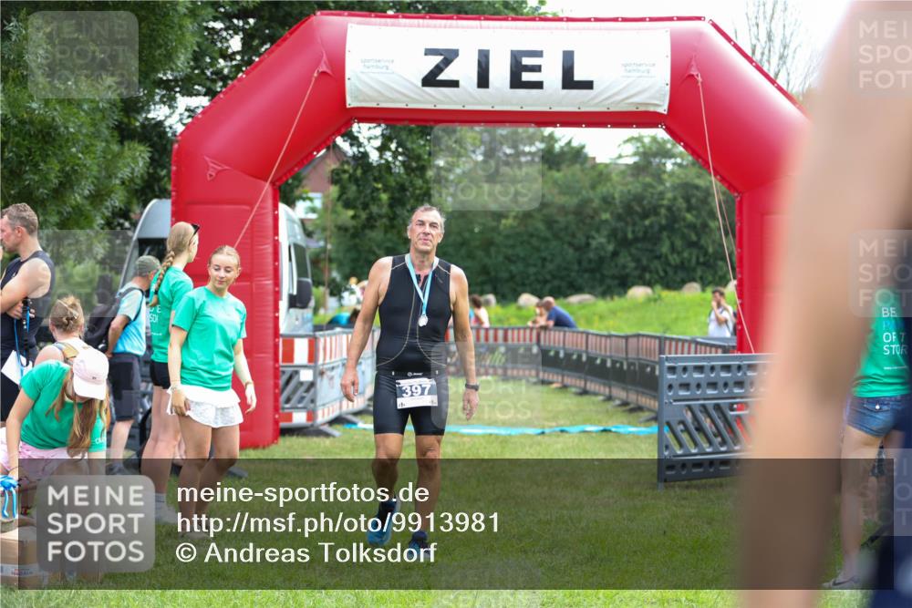 21.06.2026 - 29. Vierlanden-Triathlon Andreas Tolksdorf http://msf.ph/oto/9913981 21.06.2026 11:17:40 Ziel  meine-sportfotos.de