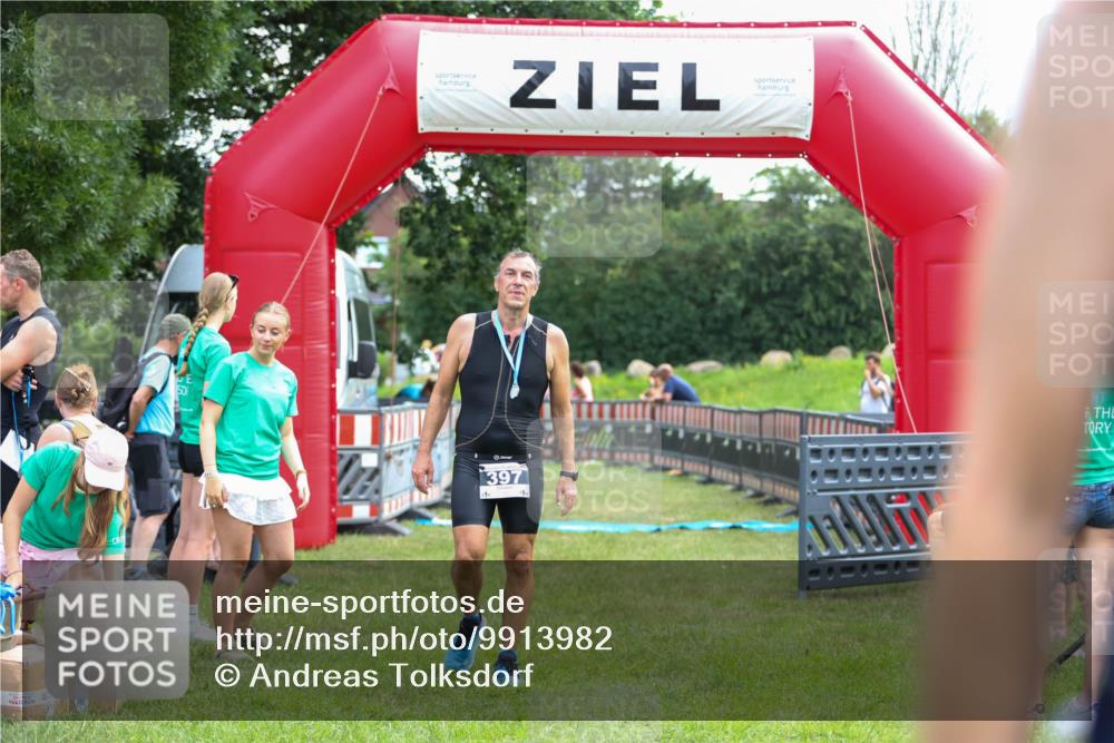 21.06.2026 - 29. Vierlanden-Triathlon Andreas Tolksdorf http://msf.ph/oto/9913982 21.06.2026 11:17:40 Ziel  meine-sportfotos.de