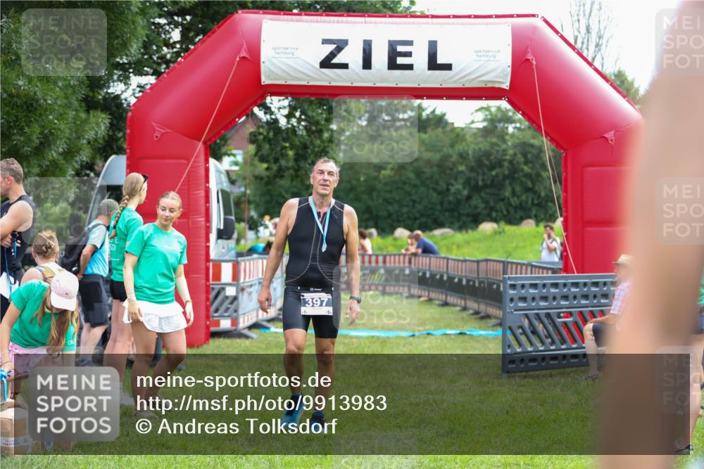 21.06.2026 - 29. Vierlanden-Triathlon Andreas Tolksdorf http://msf.ph/oto/9913983 21.06.2026 11:17:40 Ziel  meine-sportfotos.de