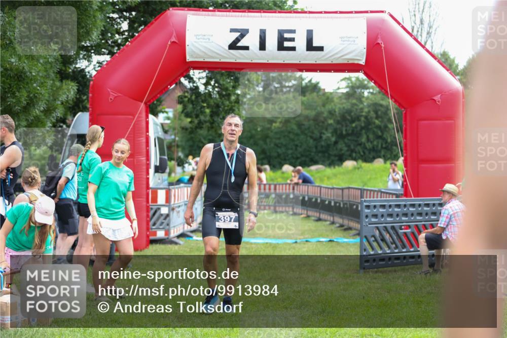 21.06.2026 - 29. Vierlanden-Triathlon Andreas Tolksdorf http://msf.ph/oto/9913984 21.06.2026 11:17:40 Ziel  meine-sportfotos.de